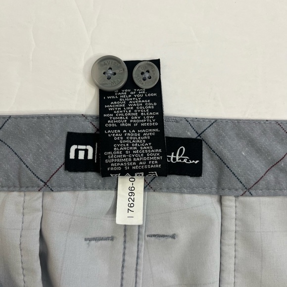 Travis Mathew Gray Plaid Shorts Size 34 - Picture 5 of 9